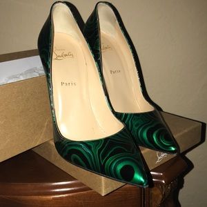 Christian Louboutin So Kate Pumps